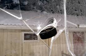 Non fragile, lighter and stronger than glass. Towards A Cultural History Of Plexiglass