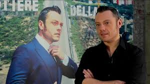 Il mestiere della vita, registrato tra los angeles e milano, non fa eccezione e si muove fra coordinate sonore che spaziano dal soul al rap con grande libertà creativa. Tiziano Ferro Ecco Il Mestiere Della Vita Questo E Il Mio Nuovo Inizio La Repubblica