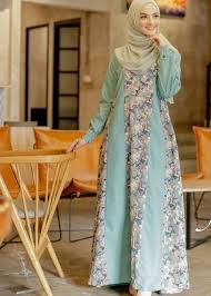 Model baju batik kerja wanita dengan blazer. Model Gamis Batik Kombinasi Kain Polos Digunakan Untuk Acara Formal