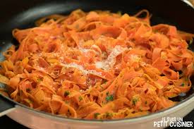 Comment Faire Des Tagliatelles De Carottes A L Ail Et Piment D Espelette Recette Facile Un Substitut Plus Tagliatelle De Carotte Recettes De Cuisine Recette
