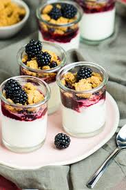 Sommerdessert Cheesecake Creme Mit Brombeeren Ubersee Madchen Rezept Sommer Dessert Einfacher Nachtisch Dessert Rezepte Schnell