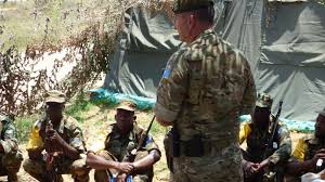 .forces combat field uniforms military equipment grades uniformes de combat armée forces terrestres somaliennes somalie. What Are British Troops Doing In Somalia