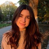 2100+ profiluri „Emma”