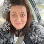 Kari Beck's Instagram, Twitter & Facebook