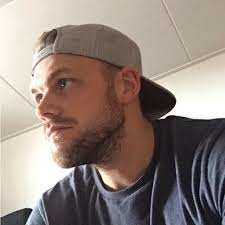 Simon Karlsson (@SimonKarlsson9)