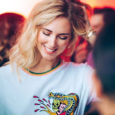 Chiara Ferragni wearing t-shirt with snake tattoo embroidery from Fedez for  Bershka collection - Bershka #tshirt #snake #tattoo #Fedez… | Chiara  ferragni, Instagram