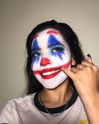 Leslie Tello's Instagram, Twitter & Facebook