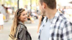 Ein kurzer flirt verpflichtet wann flirtet eine frau mit mir nichts. Flirt Tipps Fur Frauen Und Madchen