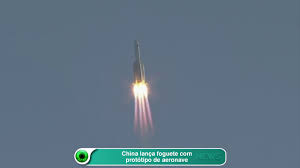 A espaçonave de 21 toneladas corre o risco de espalhar detritos por. China Lanca Foguete Com Prototipo De Aeronave Youtube
