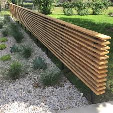 Horizontal Wood Privacy Screen For Front Yard Landscape Modern Landscape Ide Front Vorgarten Garten Vorgarten Garten Landschaftsbau