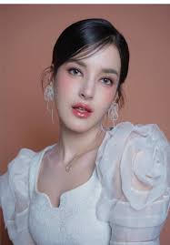 BTS keseruan makeupin kak Tasya yg ud super cantik jadi eonni eonnii🥹 yang  uda nonton youtubenya ayo absen yukk😆 yg blm nonton ,lsg cus ke yutub liat  sharing aku di Rahasia MUA Hits channelnya kak ...