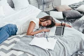 Inilah beberapa contoh yang memanjakan mata dan membuat kepincut. Gaes Ini Bahaya Bekerja Di Tempat Tidur Dan Sofa Minews Id