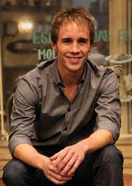 Bernabé fernández was born on april 22, 1981 in madrid, spain. Bernabe Fernandez Ficha Por El Internado Series Adictos