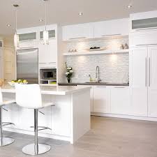 Pin By Sylvie Mendiondo Exposito On Cuisine Kitchen Remodel White Modern Kitchen Condo Kitchen