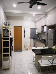 Ada apa dengan belakang sofa.?? Gambar Dapur Ringkas Tapi Menarik Dan Lengkap Idea Pasangan Ini Cantikkan Rumah Pencen Akhirnya Terlaksana Impiana