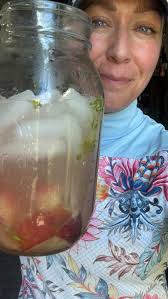 When it heats up outside, an electrolyte lemonade can cool you down. Let’s  make a 🍯, thyme, 🍑, lemonade refresher