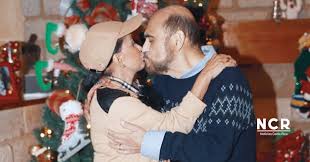 Este domingo perdió la vida gabriel hernández, esposo de maría antonieta de las nieves la chilindrina y quien daba la bienvenida al (. Maria Antonieta De Las Nieves La Chilindrina Besa En La Boca A Edgar Vivar Ncr Noticias