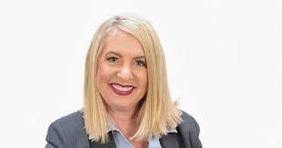 Lisa Bottenfield's Instagram, Twitter & Facebook