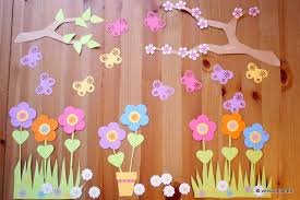 Gestanzte Fensterdekoration Fur Fruhling Und Ostern Basteln Fruhling Fensterdeko Basteln Fruhling Fensterbilder Basteln