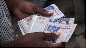 » est la seule en france à expliquer très précisément aux français que l'euro, loin d'être une création originale. Comprendre Le Changement Du Cfa A L Eco Bbc News Afrique