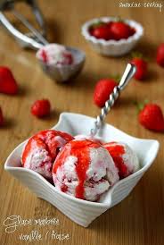 Je vous partage la recette de cette mousse / glace fraises sans sorbetière (issue de cuisine actuelle, mai 2016), que vous pouvez essayer avec des fraises ou tout autre fruit dans les mêmes proportions. Glace Marbree A L Italienne Vanille Et Fraise Sans Sorbetiere Amandine Cooking