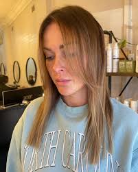 Hallo i am looking for a girl named Loraine she just to have a hairdresser  salon in Athay 1978. She must be around 60-65 Years old. Those enybody know  her Thank you