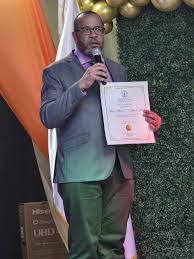 Henry Almonte, Director de redes sociales del consulado de RD en Nueva  York, recibe reconocimiento del Círculo de Locutores Dominicanos»