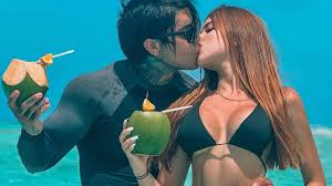 Yeferson Cossio lo volvió a hacer: el influenciador no para de humillar a  su novia, esta vez expuso su intimidad - Infobae