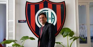 San Lorenzo: Moretti Vuelve, Hinchas Furiosos y Escape en Patrullero - Imagen principal del artículo