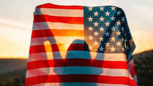 El 4 de julio se celebra el día de la independencia de los estados unidos desde que los padres fundadores del país firmaron su declaración de independencia. Ibbnhnsgt3eh3m