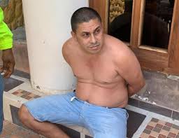 Blanca, la esposa de otoniel, al igual que sus hermanas se sometió a varias cirugías y dedicaba mucho tiempo y dinero a tratamientos estéticos. Capturan Al Jefe Del Clan Del Golfo La Voz Del Norte