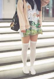 Fotoğraf : kız, beyaz, deri, bağbozumu, sevimli, film, Fujifilm, bacak,  kürk, Desen, Bahar, renk, moda, Nikon, Tişört, Giyim, ceket, Dış giyim,  Yaka, Tekstil, 50 mm, eller, Spor ayakkabı, Yüzsüz, Arkadan aydınlatmalı,  Aşırı