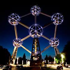 The atomium is a landmark building in brussels , originally constructed for the 1958 brussels world's fair. Das Atomium Das Brusseler Wahrzeichen Klm Reisefuhrer