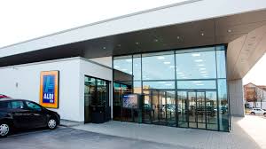 Egal ob kleidung oder elektrische haushaltsgeräte, ob schulsachen für kinder oder werkzeuge. Einkaufstrick So Ergattern Sie Jedes Aldi Schnappchen Computer Bild