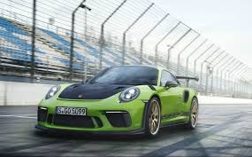 However, the power output is slightly less than the 488 pista, at 640hp & 600nm. Head To Head New Ferrari 488 Pista Vs Porsche 911 Gt3 Rs