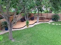 These days, people have started to understand the significance of greenery in their lives. Pin Di Lynnette Austin Woolf Su Landscape Ideas Nel 2020 Idee Di Giardinaggio Idee Giardino Giardino
