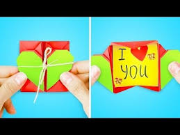Videotuto 22 Cadeaux Faits A La Main Que Tes Parents Vont Adorer Adorer Comment Faire Un Cadeau Cadeaux D Anniversaire Faits Maison Idee De Cadeau Facile