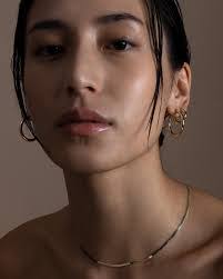 Holly Gray's Instagram, Twitter & Facebook