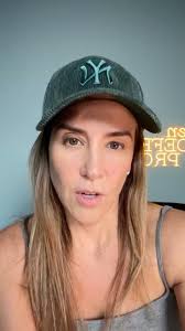 Seguimos hablando del tema PERIMENOPAUSIA Y MENOPAUSIA con la Dra. Ana  Kausel @anzarahealth. , Hablamos de la importancia de estar informadas  sobre nuestras hormonas para darle sentido a nuestros ...