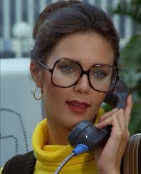 Who was rocking oversized glasses in the '70s… and who's still pulling them  off today? #LyndaCarter #VintageStyle
