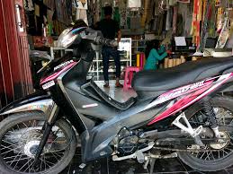 Untuk anda gambar modif stiker motor revo absolute semoga berkenan dan bermanfaat untuk agan dalam memodifiksi si revo 11 variasi modifikasi motor honda absolute revo. Posisi Stiker Revo Absolute 35 Terbaik Untuk Stiker Api Untuk Motor Revo Bagus Bagus Cara Pasang Per Stater Revo Absolute Blade Dg Sangat Mudah Runningshoeupdate