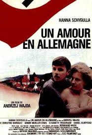 Le titre est une allusion à l'expression « stunde null » (l'heure zéro) qui décrit l'effondrement de l'allemagne en 1945. Un Amour En Allemagne Film 1983 Senscritique