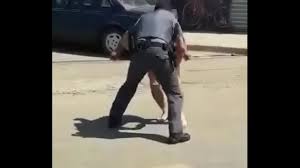 Gordinho pauzudo correndo pelado da policia - XNXX.COM