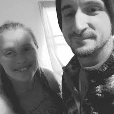 What could be causing a loud tapping noise in a 5.7 Hemi engine?