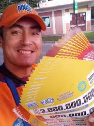 🎉 ¡Entrega oficial para Severiano Antonio Solís Escobar de Asunción! Se  llevó 400 millones de guaraníes 💸 + un Fiat Fastback 0KM 🚗 con Telebingo  Triple. Un premio completo que le cambia