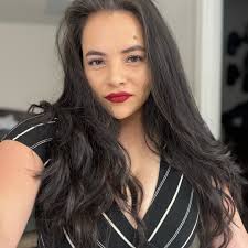 Who can do costume makeup