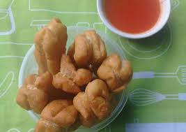 Kamu pun sudah bisa mempraktikannya di rumah sendiri. Cara Mudah Membuat Cakwe Mini Tanpa Ragi Enak