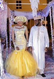 Hausa bride in pretty yellow lace mermaid dress with ruffled tulle bottom, blended with blue headtie and hand cloth. Hausa Wedding Dress Inspiration Dubai Wedding Dress African Wedding Attire African Wedding Dress