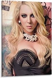 Maria Brink's Instagram, Twitter & Facebook
