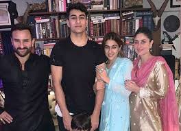 Sara Ali Khan Celebrates Diwali With Saif Ali Khan Kareena Kapoor Ibrahim And Taimur See Pics Sara Ali Khan Celebrities Bollywood Celebrities